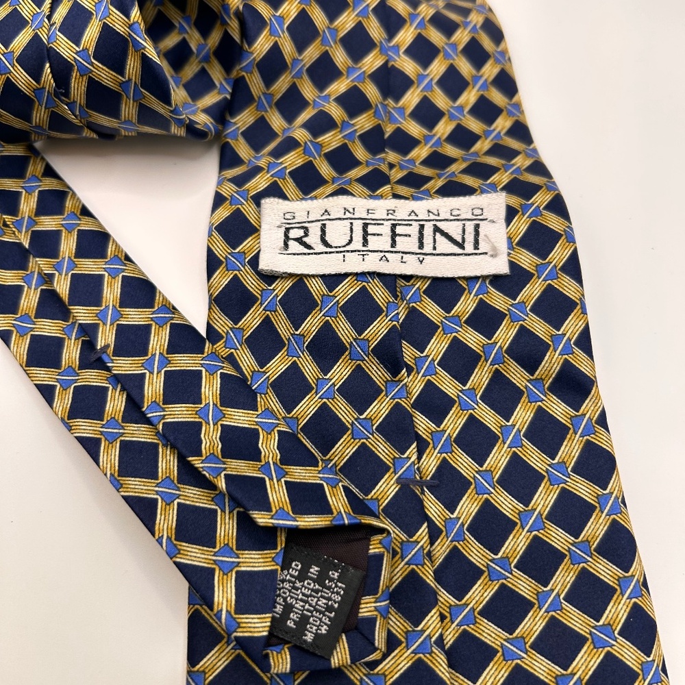 Men’s Gianfranco Ruffini 100% Imported Italian Silk Geometric Print Necktie